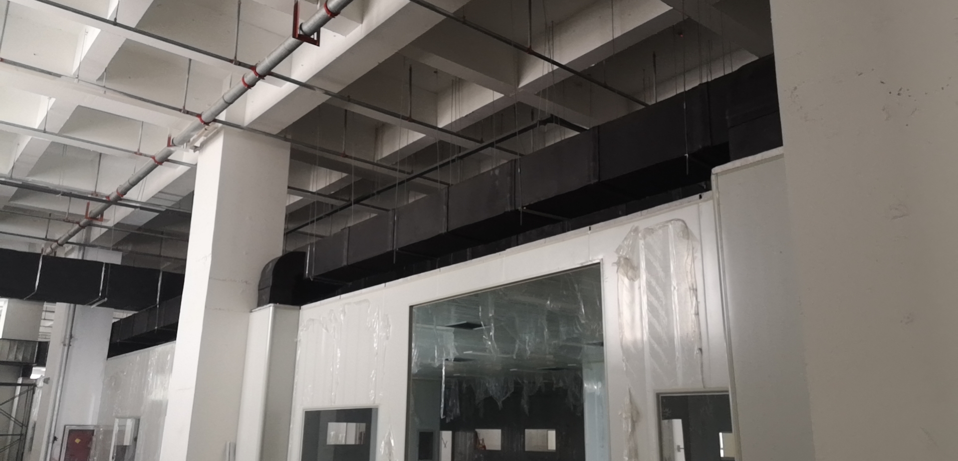 河北睿創(chuàng)光電十萬(wàn)級(jí)凈化車間施工現(xiàn)場(chǎng)